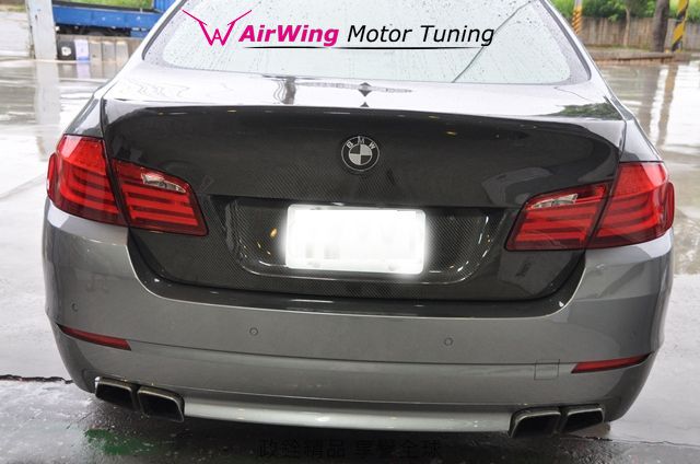 F10 - AirWing style Carbon Trunk Cover 01